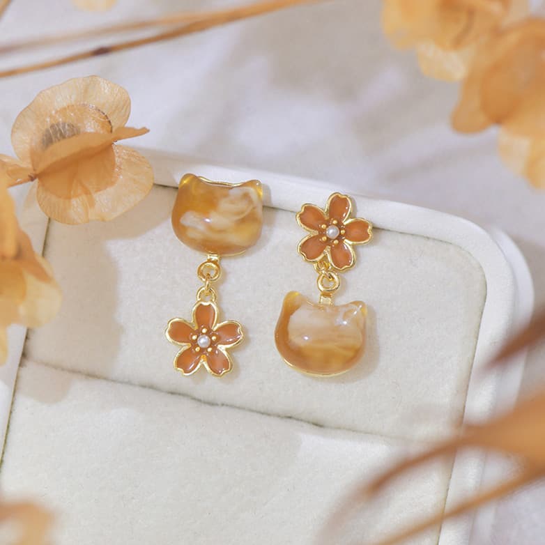 イエベ春/イエベ秋服 猫と桜モチーフ アシンメトリーピアス アクセサリー