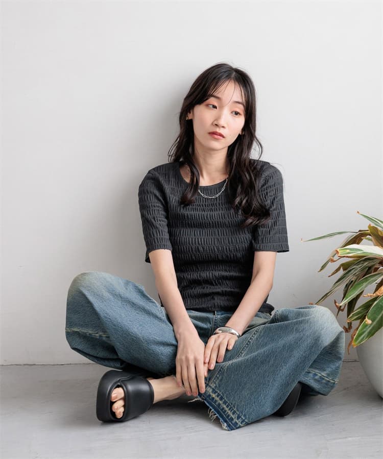イエベ春/イエベ秋服 立体模様のシャーリングトップス