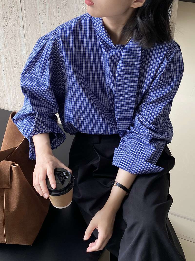 イエベ春/イエベ秋服 シャーリングタイ付きフェミニンブラウス