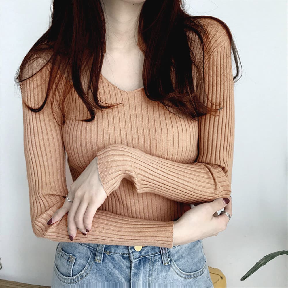 イエベ春/イエベ秋服 きれいめブイネックリブニット長袖