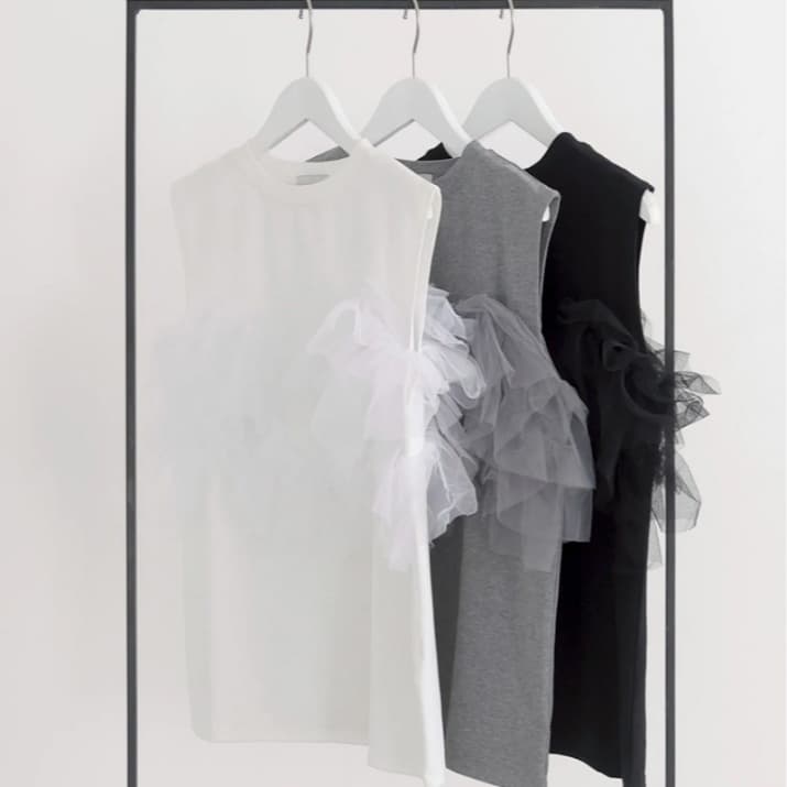 イエベ秋服 チュール重ね上品ノースリーブブラウス