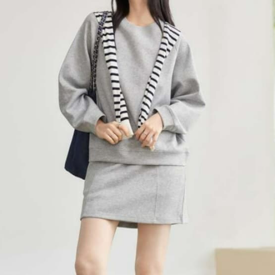 イエベ春/イエベ秋服 スウェットセットアップ