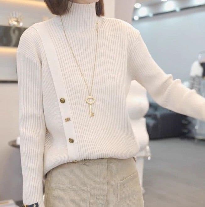 イエベ春/イエベ秋服 ハイネックアシンメトリーニット