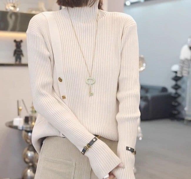 イエベ春/イエベ秋服 ハイネックアシンメトリーニット